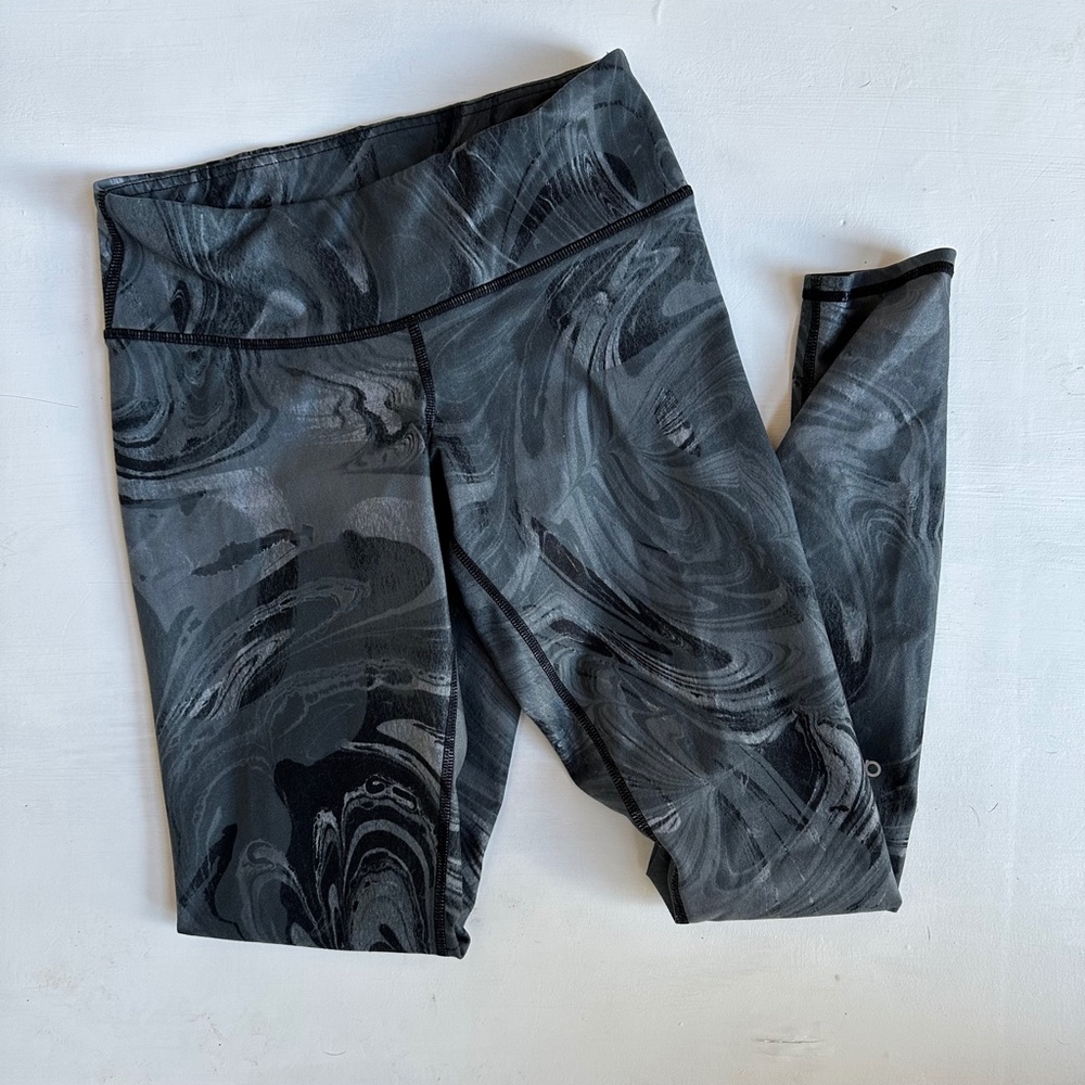Alo Yoga Airbrush Black Marble Leggings - Picture 2 of 6